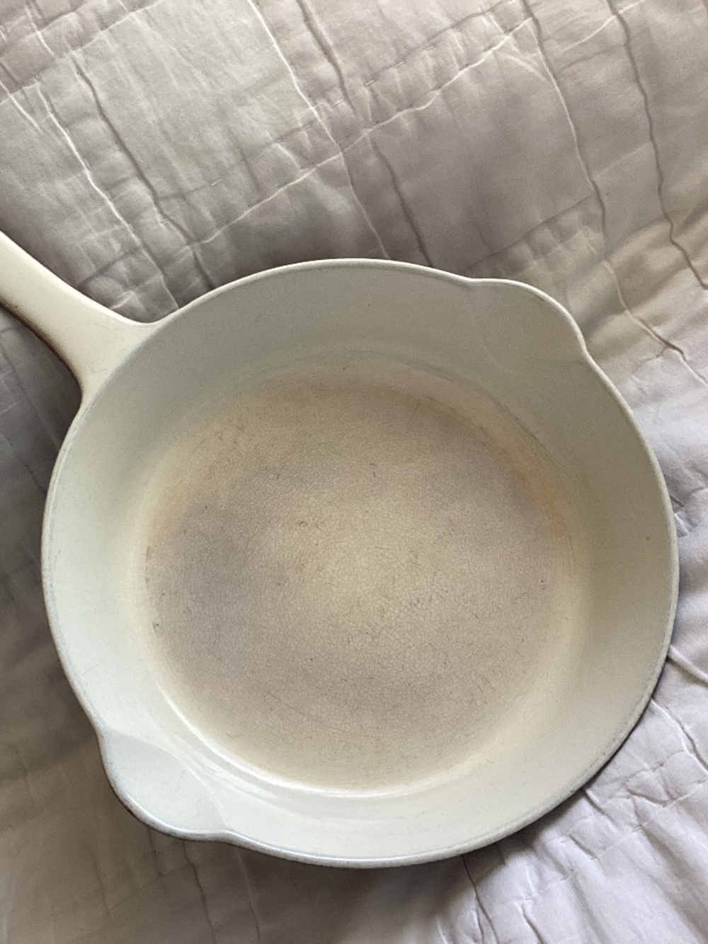 VINTAGE ENAMELED CAST IRON 8 INCH FRYING PAN